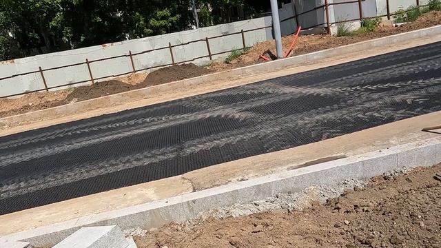 На эстакаде в Бескудниково - укладывают асфальт. смотреть онлайн