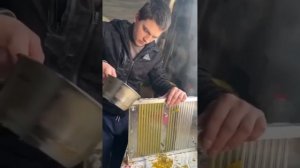 падали два башмачкаСо стуком на пол.