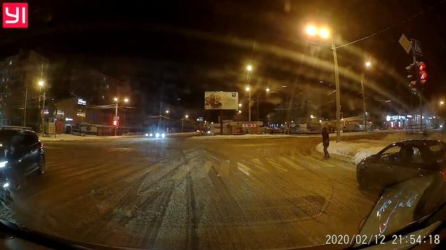 Фрик на пешеходном переходе )) смотреть онлайн
