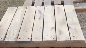 Клумба из старых поддонов