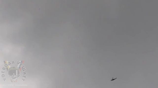 Вертолёт Ка-52 буднично берет на себя на роль истребителя, и сбивает БПЛА противника из пушки в Подм смотреть онлайн