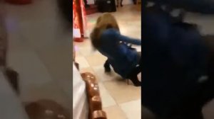 Пьяная девушка отжигает на корпоративе
