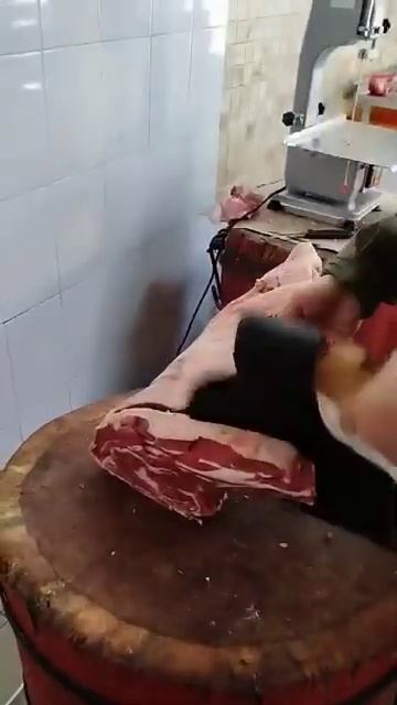 Топор мясника кованый . Длина лезвия 30-31см 4кг +- смотреть онлайн