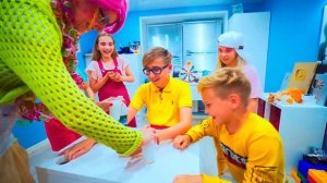 Челлендж! Нарисуй, Угадай или Страдай! Веселый Челледж с Друзьями! Мы Семья - Лучшее!