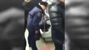 Шок!!! Мент блюет в метро Смотреть всем  Мега прикол