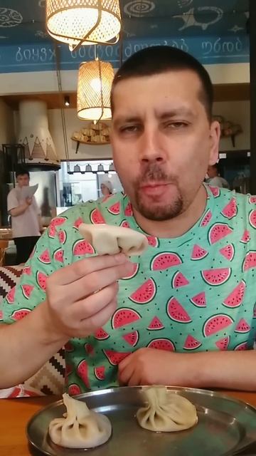 How to eat Khinkali right 👌 Как правильно есть хинкали #khinkali #dough # смотреть онлайн