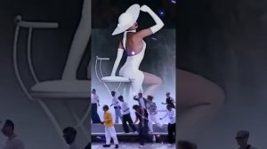 «Есть женщины как птицы»  Suno AI