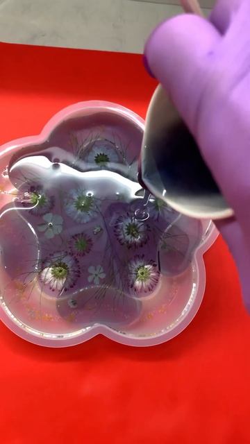 Маргаритки в смоле 🌼 #эпоксидноеискусство #белыйклев смотреть онлайн