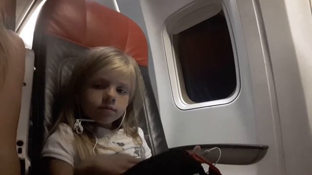В самолёте Boing 777 смотреть онлайн