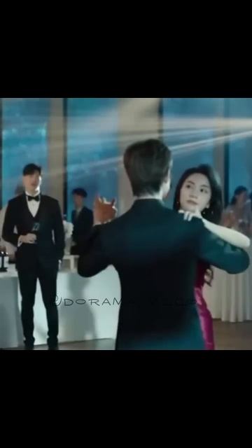 Так смотрит на неё😏❤️🔥 #любовь #дорамы "Ешь,беги и смотреть онлайн