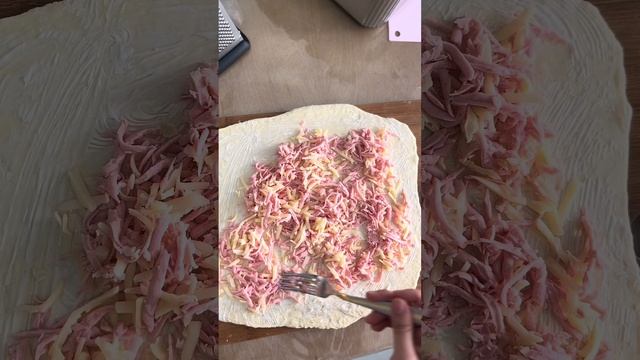 Быстрые и вкусные пиццабоны #готовка #тесто #слоеноете смотреть онлайн