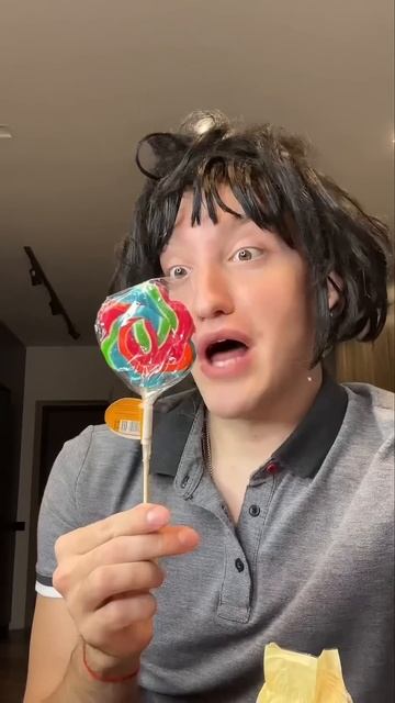 ТИПЫ людей когда они едят КОНФЕТЫ 🍭 смотреть онлайн