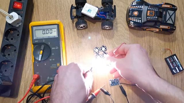 Замена штатного аккумулятора машинки на радиоуправлении смотреть онлайн