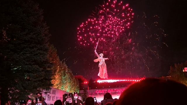 Салют на Мамаевом Кургане смотреть онлайн