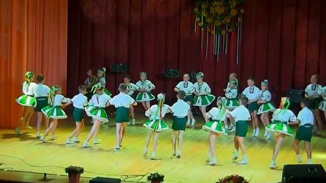 Periwinkle Dance Ensemble/Ансамбль танца Барвинок смотреть онлайн