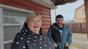 Обложили клубнику соломой, посадили лук и морковь. Обед простой и вкусный.