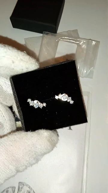 Серьги, гвоздики, пусеты с муассанитами. Муассанит смотреть онлайн