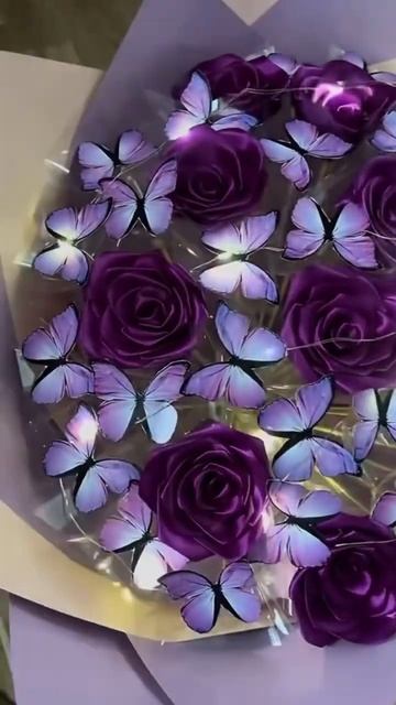 А есть девушки, которым не нравятся цветы? 🌹 #цветы#ро? смотреть онлайн