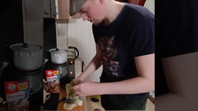 ЧТО ДЕЛАТЬ ЕСЛИ КУРИЦА ЗАМЁРЗЛА #top #funny #moment #cooking смотреть онлайн