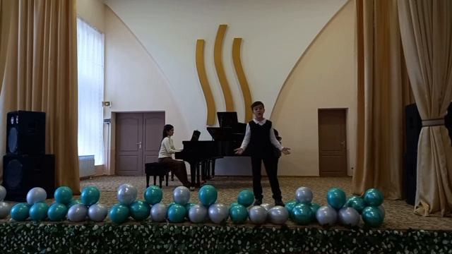 Полвонов Улмасжон "В мире есть красавица одна" смотреть онлайн