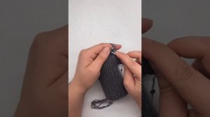 Вставка с пайетками при круговом вязании. Варежки с пайетками на тыльной стороне.