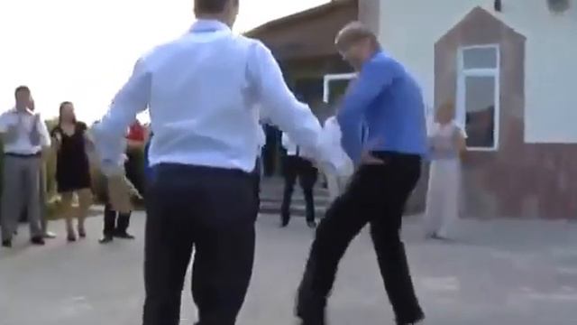 Неожиданный танец на свадьбе! смотреть онлайн