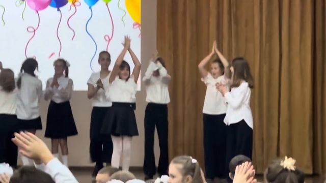 1 сентября 2023, школа 2083 отделение Ерино Москва танцуют смотреть онлайн