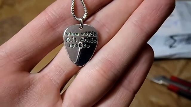 Прикольный кошелек, много часиков и кулончик с Aliexpress. Распаковка смотреть онлайн