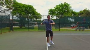 Как недоминантная рука усиливает ваш форхенд в теннисе