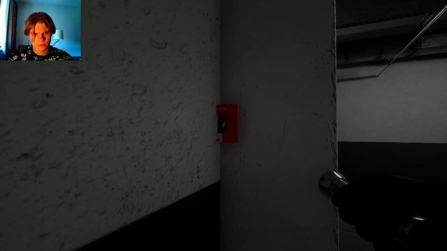 СТРАШНЫЕ КОРИДОРЫ И МОНСТР НА ПАРКОВКЕ /// Escape The Backrooms #1 смотреть онлайн