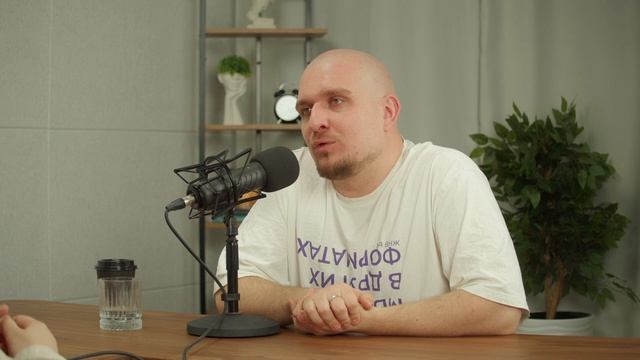 О лжи, смерти и мятой футболке. Антон Харабуров #интерв смотреть онлайн