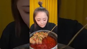 КИТАЙЦЫ ЕДЯТ НА КАМЕРУ/АСМР ЕДА/СВИННЫЕ МОЗГИ... 🍜🍜🍜
