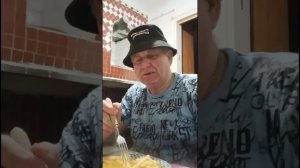 Ем маринованный женьшень и чай. Приятного всем аппети?