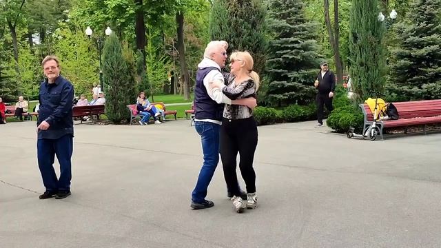 РОМАШКИ, РОЗЫ, ВАСИЛЬКИ! ТАНЦЫ ХАРЬКОВ 2024 #танцы #харьк? смотреть онлайн