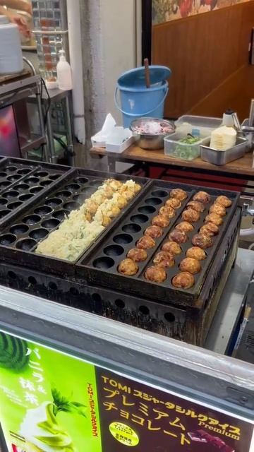 Япония. Что едят японцы на улице. 18.04.2025 г. #shorts смотреть онлайн