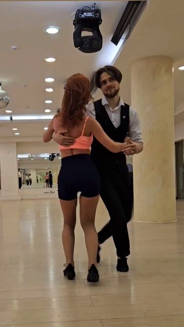 Bachata best dance, Бачата Ромашки Розы Васильки #danceshorts #bachatastyl смотреть онлайн