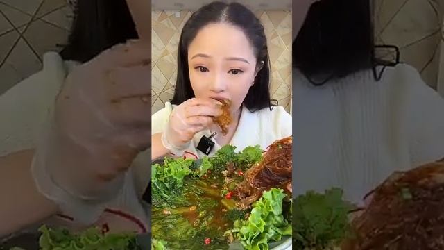 КИТАЙЦЫ ЕДЯТ НА КАМЕРУ / АСМР ЕДА!!! смотреть онлайн