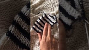 Вяжу сразу два Рукава,  манжеты, по очереди, убавления, расчёт петель.