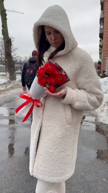 9 красных Ранункулюсов с эвкалиптом #цветымосква #пода смотреть онлайн
