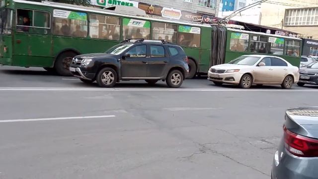 Троллейбус с гармошкой зелёного цвета идёт до астановки градусов смотреть онлайн