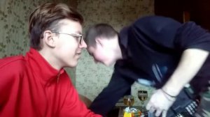 "Аккуратно" разбираем телефон #прикол #ржачь #ору #MYC #весело #Вася #Саня #угар #приколы #2019