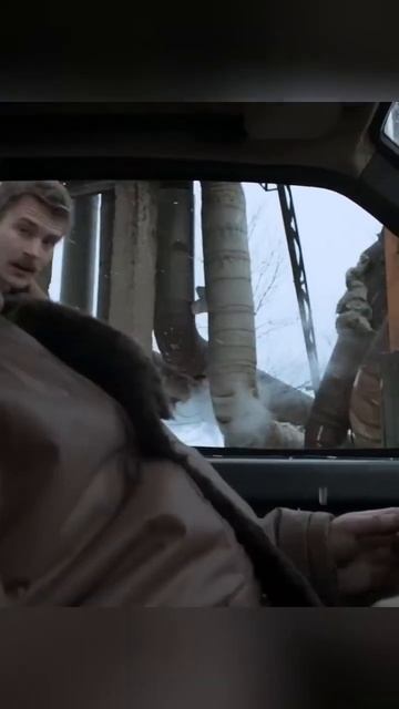 Пацаны "работают" на дороге |Слово пацана:кровь на асфа смотреть онлайн