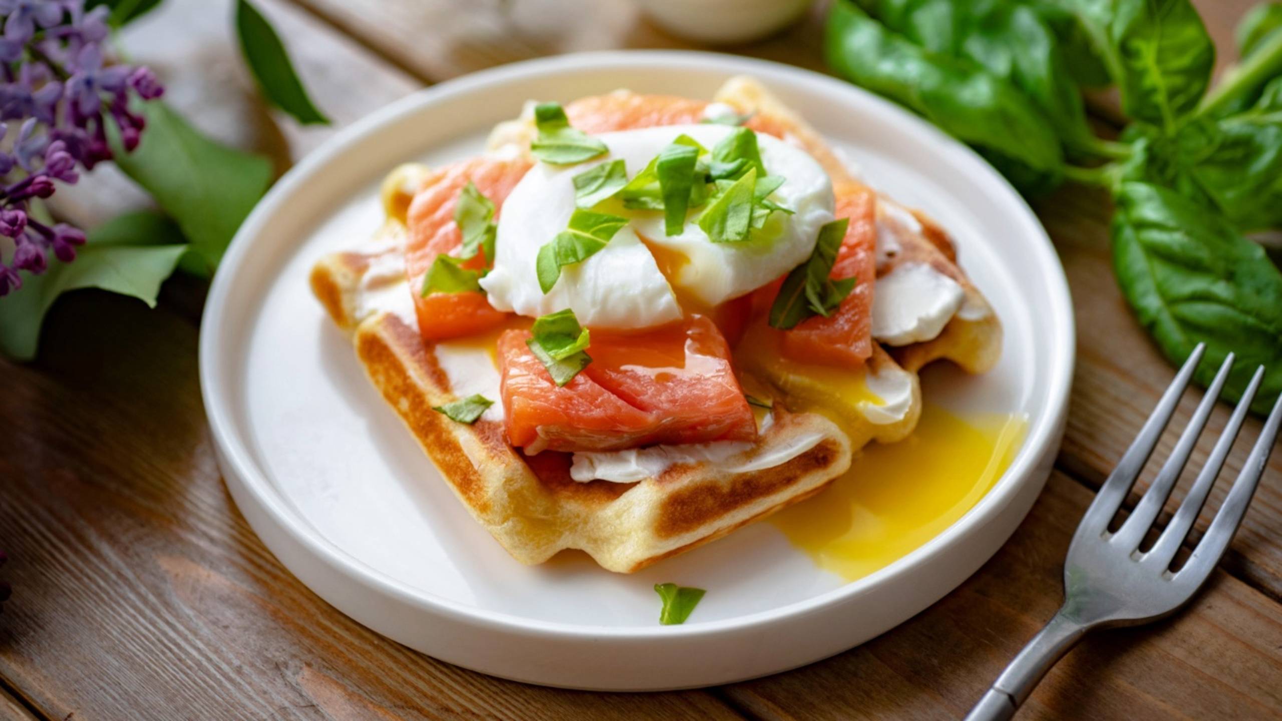 Венские вафли с лососем и яйцом Пашот - завтрак как в ресторане! смотреть онлайн