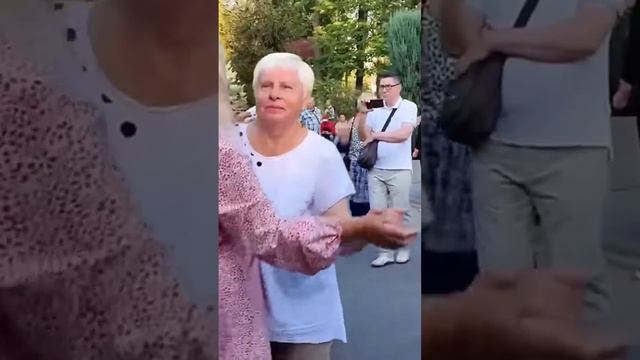 БЕЛАЯ БЕРЁЗА! #танцы #retrodancing #dance #танец #праздник смотреть онлайн