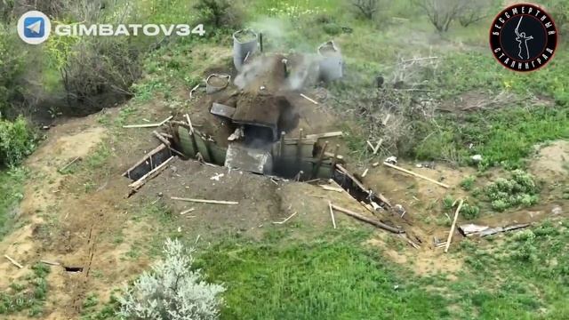 Военнослужащие ВС РФ штурмуют очередной важный опорный пункты врага, и берут в плен бойцов ВСУ смотреть онлайн