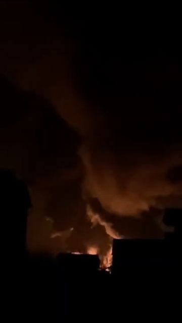 ❗️Новое видео из Василькова. Густые столбы дыма в неб смотреть онлайн