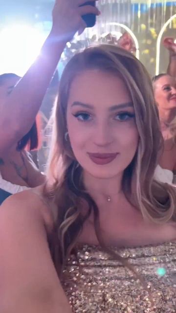 POLI на свадьбе у Герберов 🥹 Танец жениха и невесты смотреть онлайн