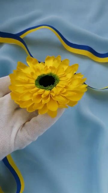 Yellow gerbera flower Brooch Pin. Жовта брошка квітка гербера 🇺🇦🇺? смотреть онлайн