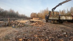 Зил 130 манипулятор. Накатываю брёвна на сруб.