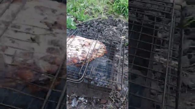 жарю стейк из окорока на решетке на мангале #grill #meat #cooki
